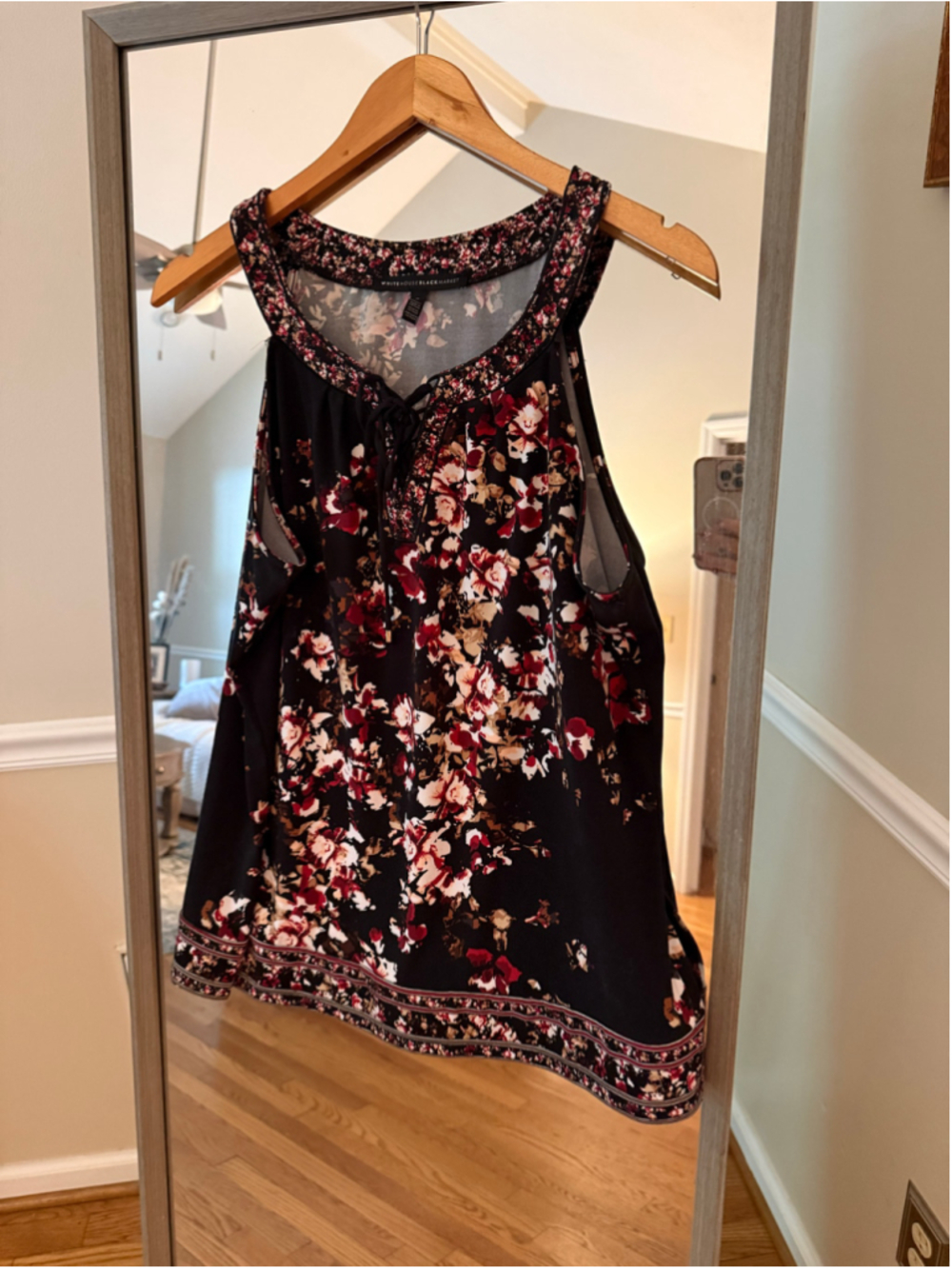 White House Black Market Floral Tank Top Large Black Red